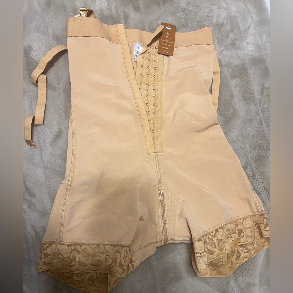 NWT SHAPEWEAR